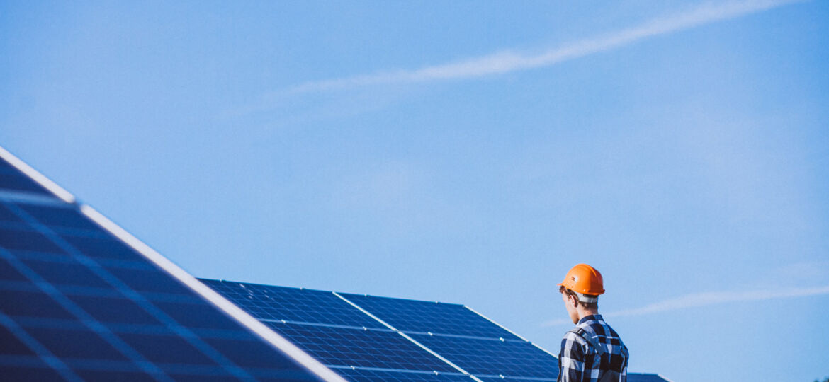 Restart-Energy-implementează-un-sistem-de-panouri-fotovoltaice-în-valoare-de-195000-de-euro-pentru-Metalul-Mesa