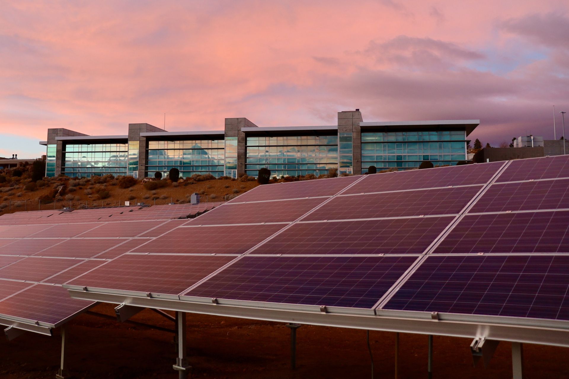 Energia solară sustenabilă: beneficii incredibile pentru afacere