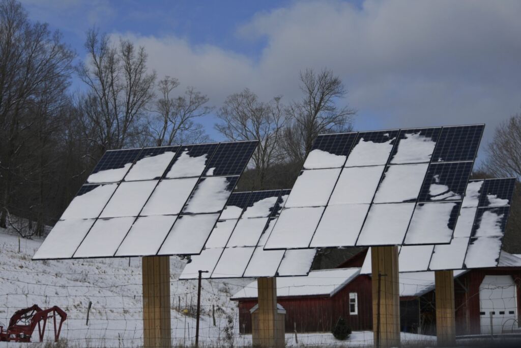 Mentenanța panourilor solare pe timp de iarnă presupune un efort minim, însă trebuie să te asiguri că acestea generează suficientă energie electrică 