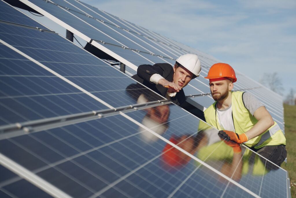 O oportunitate pentru afaceri este investiția inteligentă în panouri solare
