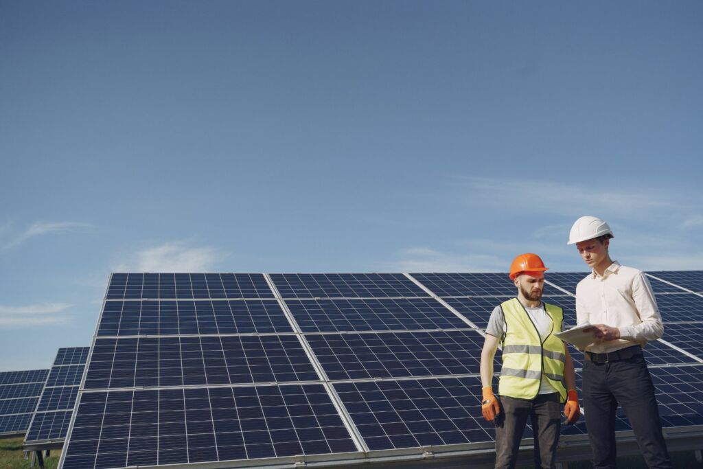Inovațiile din domeniul energiei solare au înregistrat un progres semnificativ în ceea ce privește panourile fotovoltaice și eficiența lor